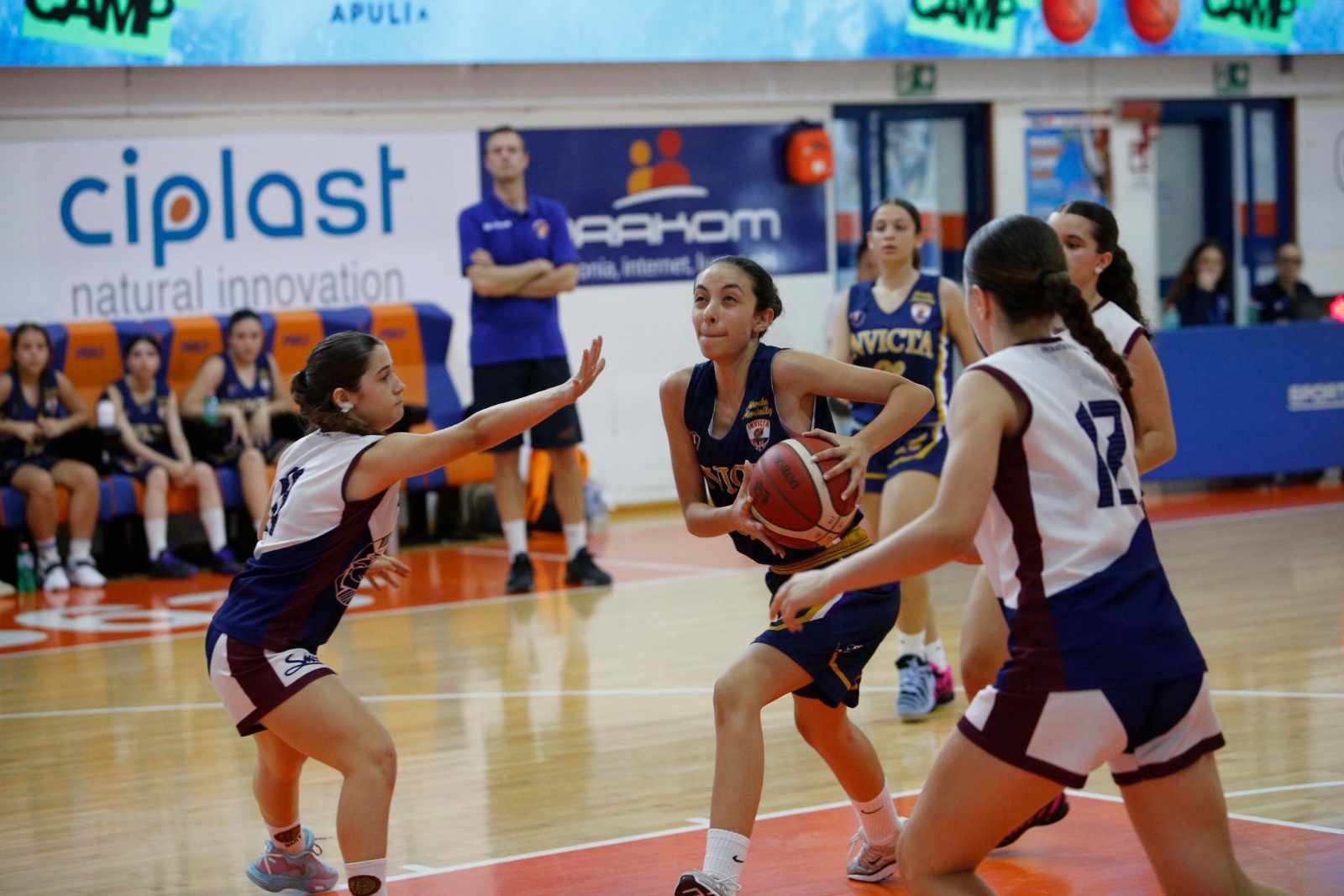 Atleta INVICTA in azione durante una partita del settore femminile